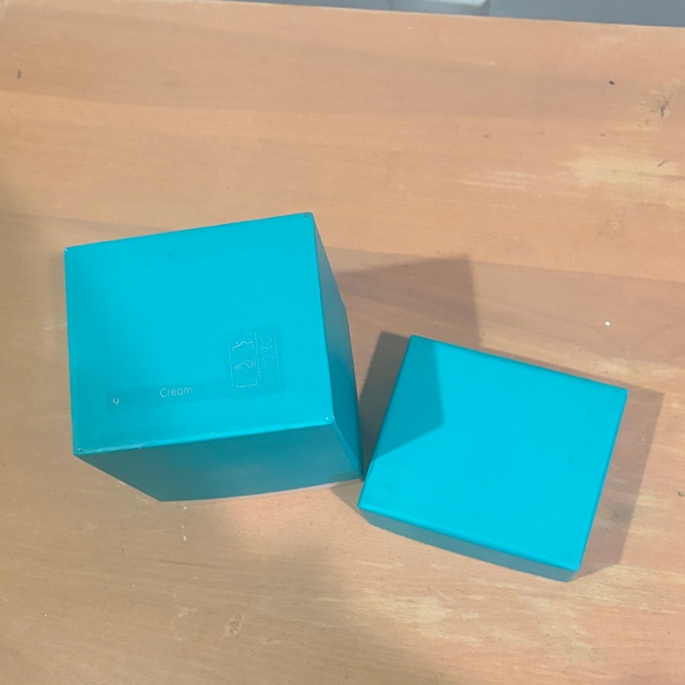 Tieks Turquoise Flats & Loafers BOX ONLY - Picture 4 of 7